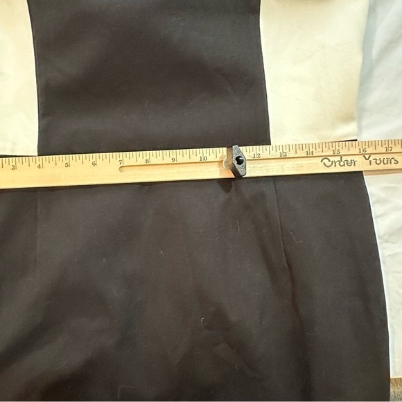 Trina Turk Irvine Bodycon Shift Dress Black &Cream Colorblock Zip Racerback Sz 8 - Picture 11 of 12